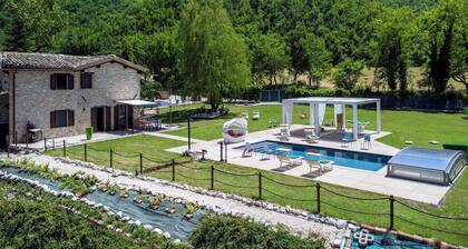 Casalino Galassi 4&2 by Marche Holiday Villas
