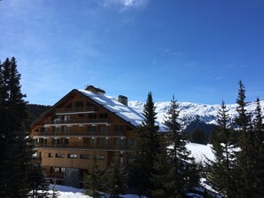 Exterior - 4-person studio, south-facing balcony, 100m from ski lifts (Les Allues)