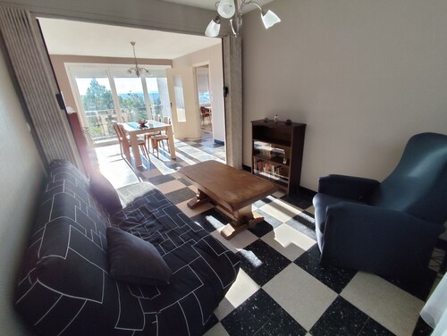 House close to amenities, combes park and Vaison circuit