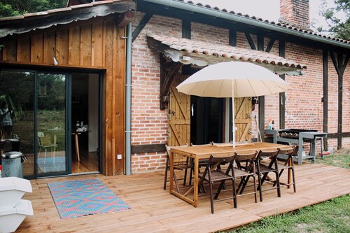 Renovated Landaise house close to the center, bike path on foot, not overlooked.