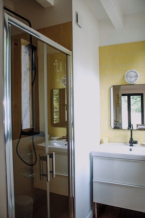 Shower, hair dryer, towels, toilet paper