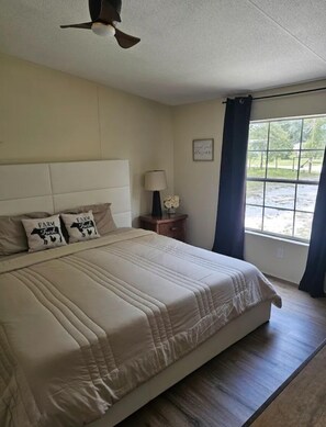 3 habitaciones, tabla de planchar con plancha, wifi y ropa de cama 