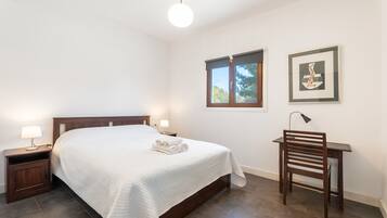 2 slaapkamers, een strijkplank/strijkijzer, gratis wifi, beddengoed