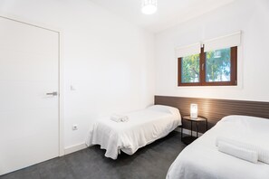 2 makuuhuonetta, silitysrauta/-lauta, ilmainen Wi-Fi, vuodevaatteet