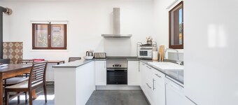 Holiday Home 'Casa En Sierra Calderona' with Mountain View, Wi-Fi and Air Conditioning