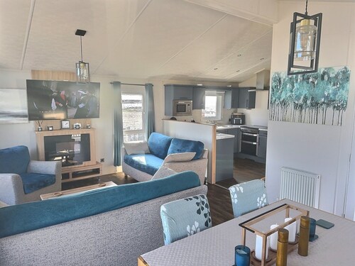 Sea Front 2 Bedroom Lodge (Honeysuckle 95) at Trecco Bay Holiday Park, Porthcawl