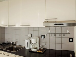Fridge, microwave, oven, stovetop - 400m from the beach in the town center, bright, fully-equipped with bathtub (La Grande-Motte)