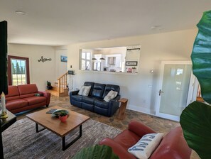 Fireplace - 3-bedroom house in wonderful Clarksburg, Town of Blue Mountains, with AC, WiFi (Clarksburg)