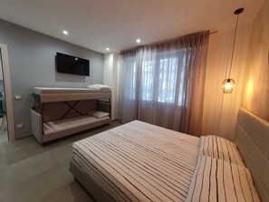 2 bedrooms, travel crib, free WiFi, bed sheets