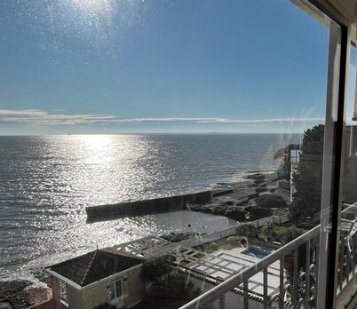 QUIET PIED A MER WITH EXCEPTIONAL VIEWS AND CLOSE TO RESORT CENTER