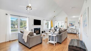 Smart-TV, peis og bordtennis