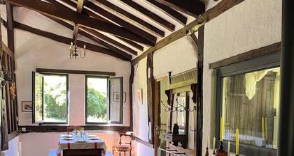 Country house in a green setting 40 minutes from the ocean