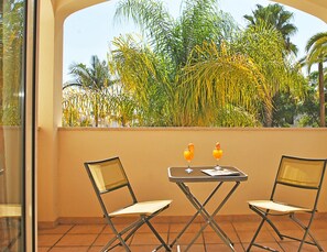 Villa | Outdoor dining - Villa in Albufeira With Private Pool & Beaches (Albufeira)
