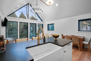 Dining - Maynard's Retreat | Hocking Hills (Rockbridge)