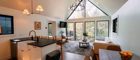 المنشأة من الداخل