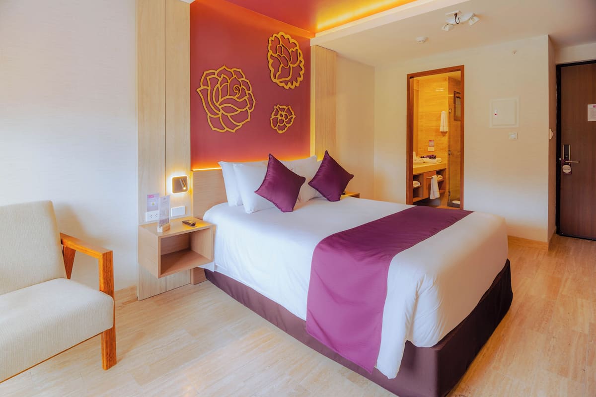 In-room safe, individually furnished, desk, soundproofing