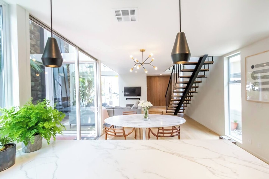 Mcm Modern Architectural Gem Four Houses From The Bay In Naples, Long Beach. - Long Beach