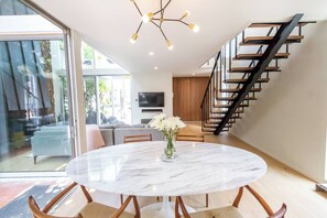 Dining - MCM modern architectural gem four houses from the bay in Naples, Long Beach. (Long Beach)