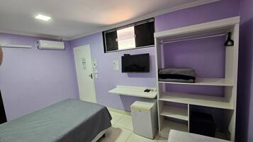 Neljän hengen perhehuone | Kannettavalle tietokoneelle sopiva työtila, ilmainen Wi-Fi