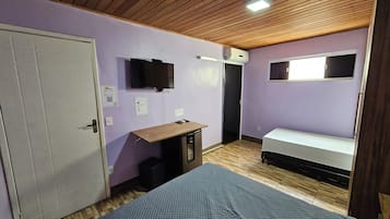 Family Quadruple Room | Laptop workspace, free WiFi