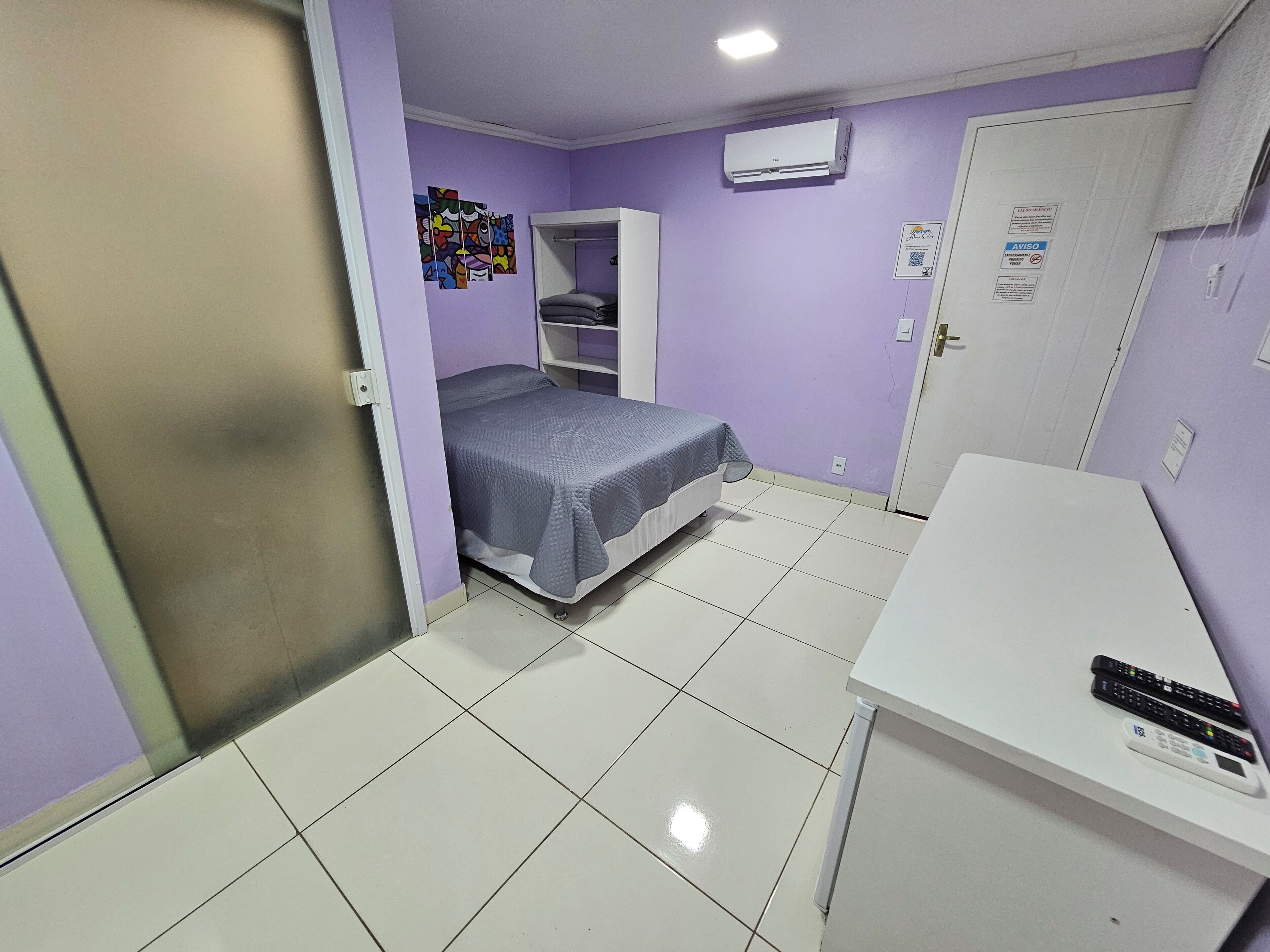 Family Room | Laptop workspace, free WiFi