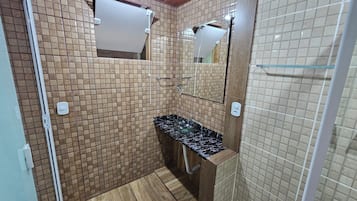 Family Room | Bathroom | Shower, towels, toilet paper
