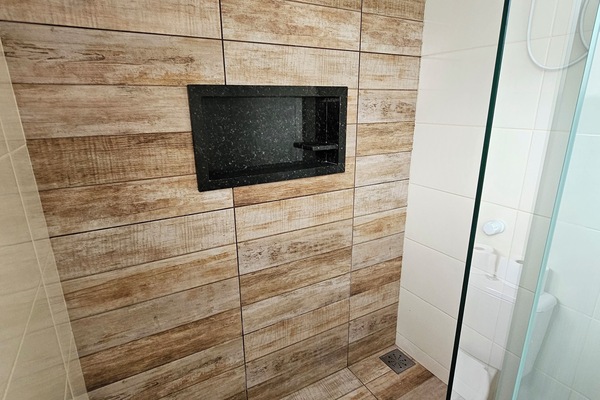 Family Room | Bathroom | Shower, towels, toilet paper