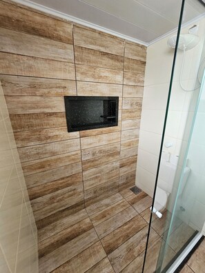 Family Room | Bathroom - Alice Suites (Arraial do Cabo)