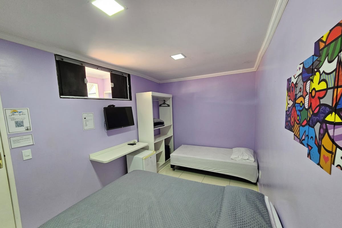 Espacio para trabajar con laptop y wifi gratis
