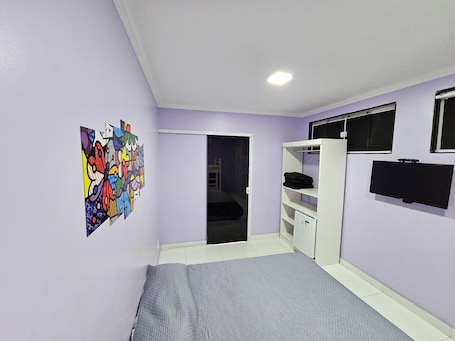 Family Room | Laptop workspace, free WiFi
