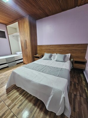 Firemannsrom – familie | Skrivebord for bærbar PC og wi-fi (inkludert)