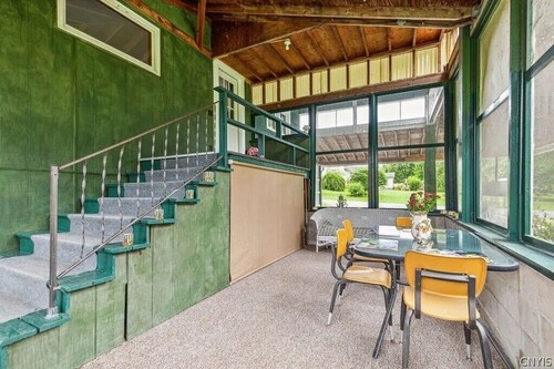 Spacious 5-bedroom house, WiFi, AC, 1 block from Lake & Main St.