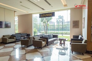 Lobby sitting area - Sunny - Vinhomes Times City Park Hill (Hanoi)