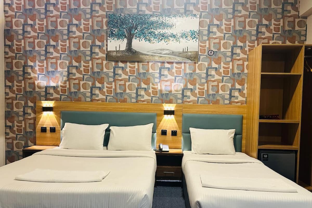 Family Triple Room | Desk, free WiFi