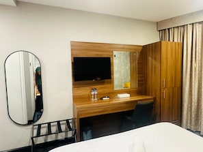 Chambre Standard double ou avec lits jumeaux | Bureau, accès au Wi-Fi (inclus)