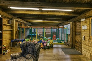 Children's area - Room 'Llebeix' with Shared Pool, Wi-Fi and Air Conditioning (Girona)