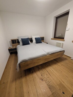 1 bedroom, WiFi, bed sheets
