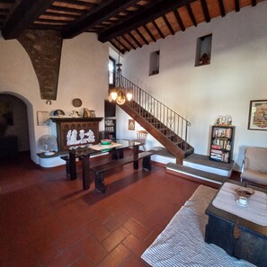 Interior - Irene's shelter, your home away from home (scansano)