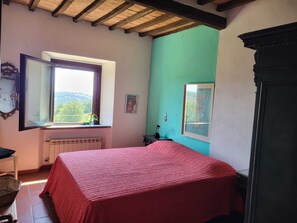 3 chambres, fer et planche à repasser, Wi-Fi, draps fournis
