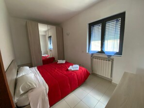 1 bedroom, iron/ironing board, travel crib, WiFi - Bright and spacious to visit Rome (Vitinia)