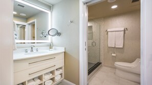 Shower, jetted bath, hair dryer, towels