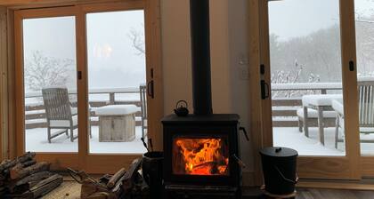 Cozy 3-bedroom cabin in the delightful Driftless area of Wisconsin with WiFi, AC