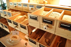 Free daily buffet breakfast  - Boutique Hotel Erlacher  (Villandro)