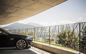 Free self parking, free valet parking - Boutique Hotel Erlacher  (Villandro)