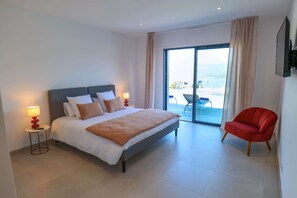 4 habitaciones, tabla de planchar con plancha, wifi y ropa de cama 