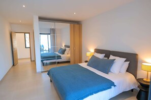 4 habitaciones, tabla de planchar con plancha, wifi y ropa de cama 