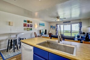 Interior - NEW 2025 Cozy 1-bedroom condo in awesome Surf City with WiFi, AC (Surf City)