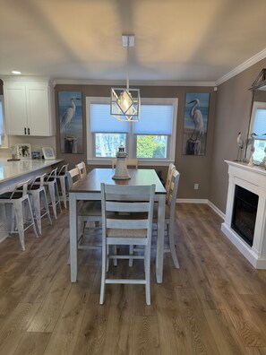 Dining - 3 bedroom Family Friendly Retreat By the Bay! (Lower Township)