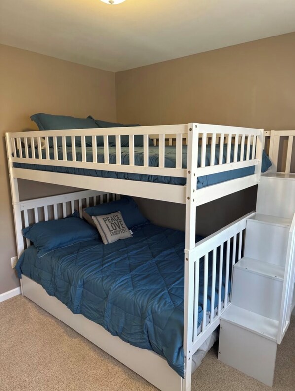 3 bedrooms, in-room safe, iron/ironing board, free WiFi