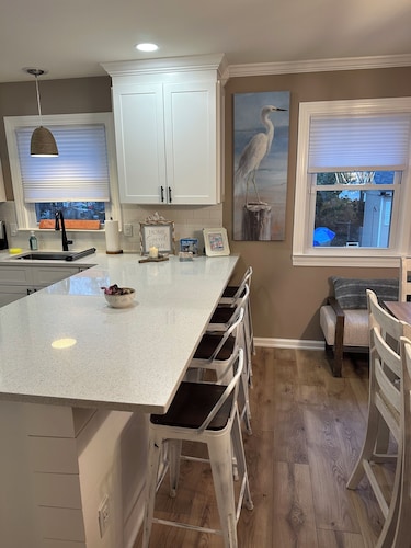 3 bedroom Family Friendly Retreat By the Bay!